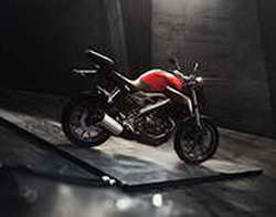 Оперный певец Герман Юкавский прыгнул с моста на Болотной набережной